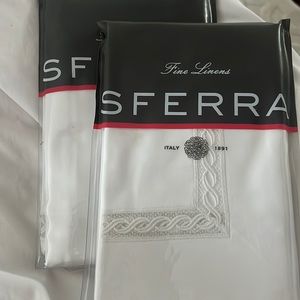 2 SFERRA STANDARD SHAMS BRAND NEW IN WHITE 21x26